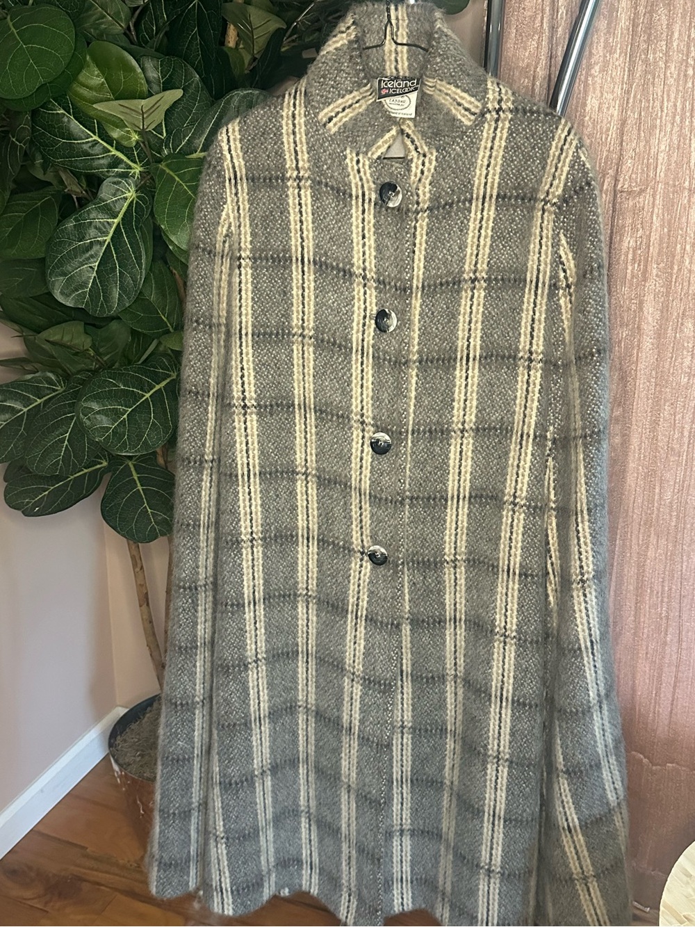Vintage IcelandicGray Plaid Button-Front Women's Poncho